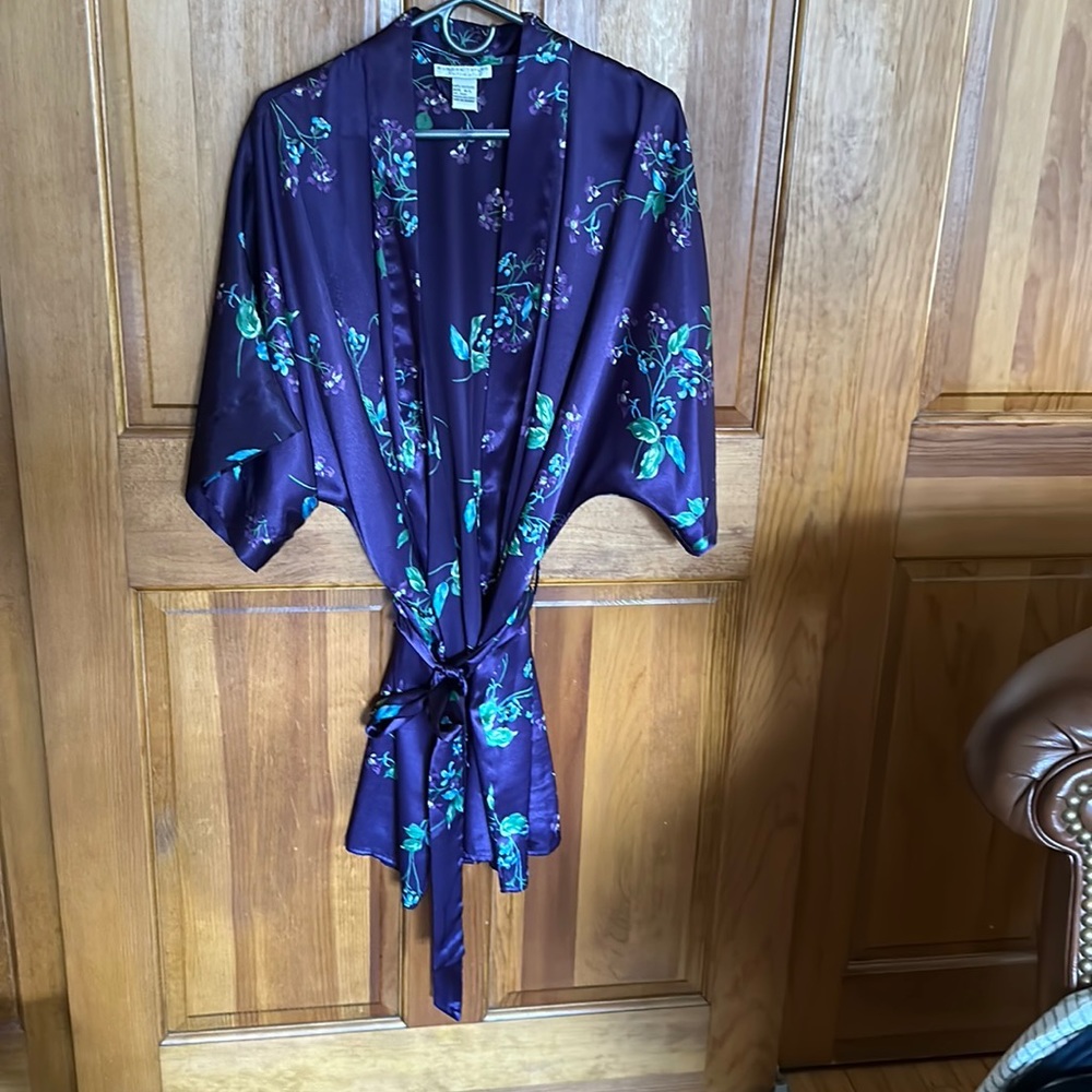 Morgan Taylor Intimates Robe. Size M/l. Like new condition.